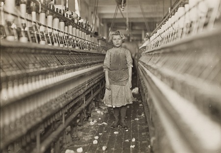糸紡ぎの少女（ルイス・ハイン）- 音まで閉じ込める写真